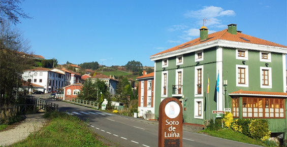Hotel al lado de la entrada a Soto de Luiña